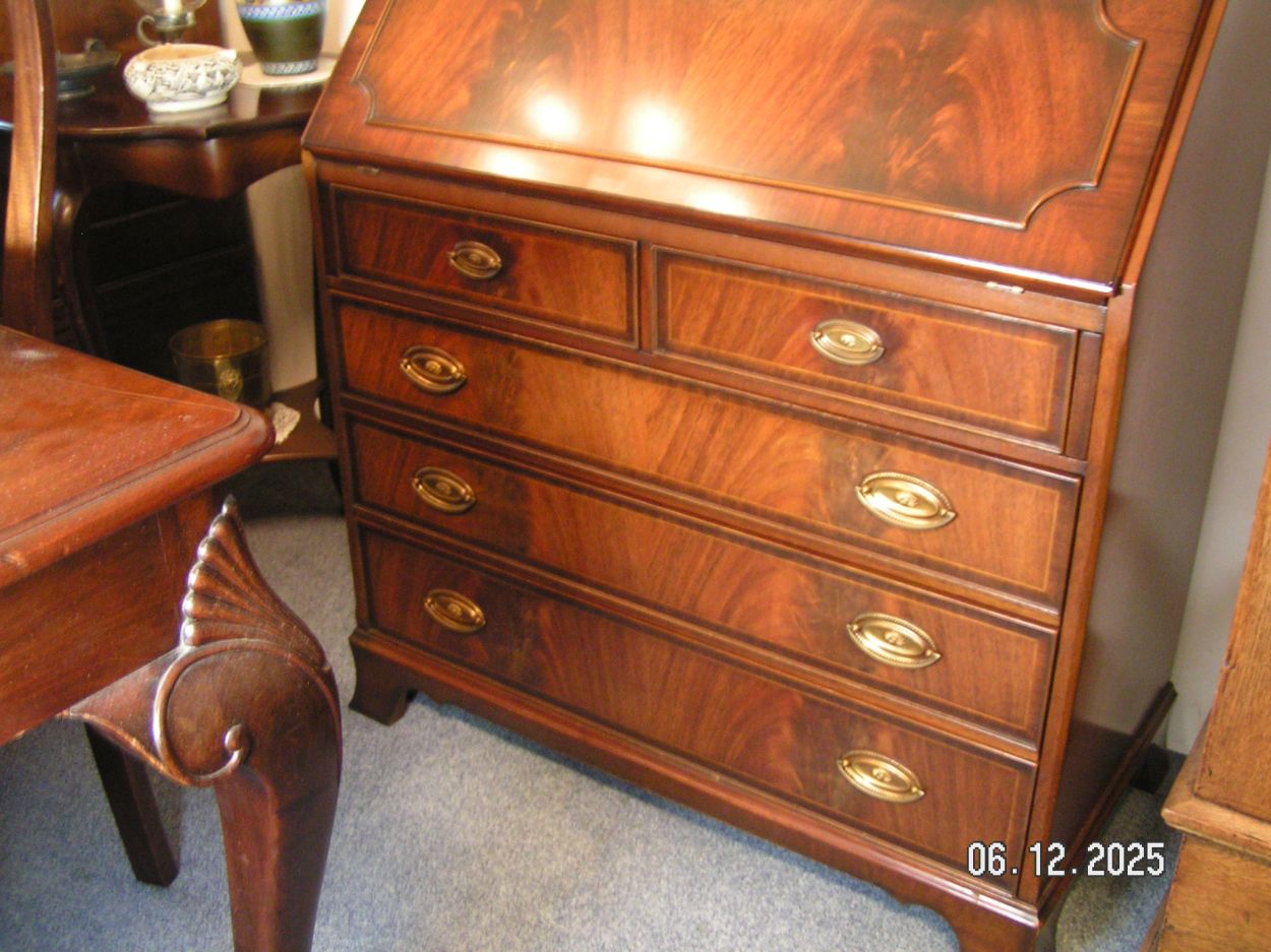 artikelnr. 1602065 HELDENSE EXCLUSIVE Mahonie Secretaire in Nieuwstaat, prijs € 695,- euro
