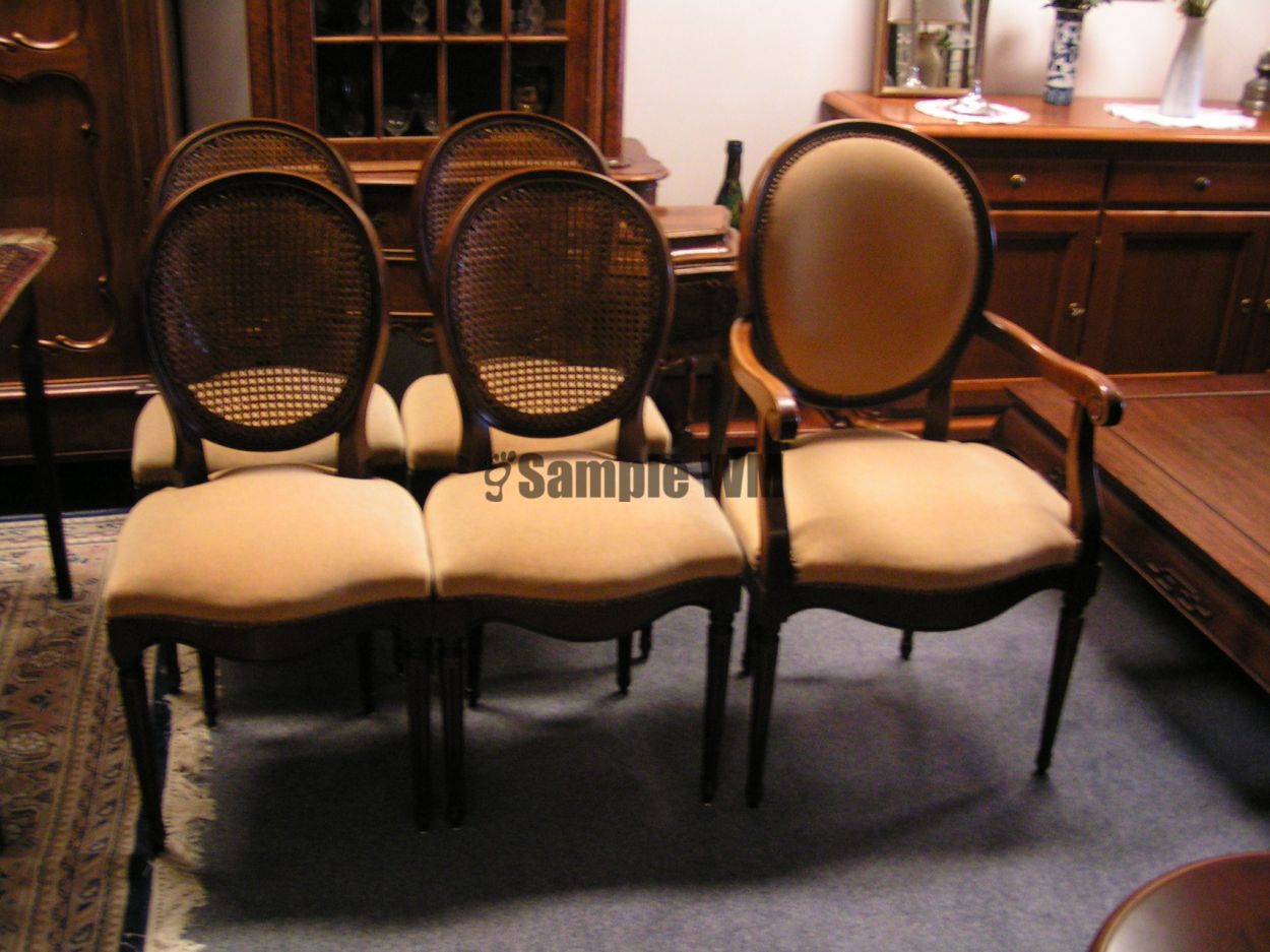 artikelnr. 1600370 Diverse setjes kwaliteits stoelen: prijs €395,-
Stoelen

Conditie 	: 	Zo goed als nieuw
Aantal stoelen 	: 	4+1 stoel



Allemaal in zeer goede staat.

Klassiek velours gestoffeerd.


Keywords: Diverse setjes kwaliteits stoelen