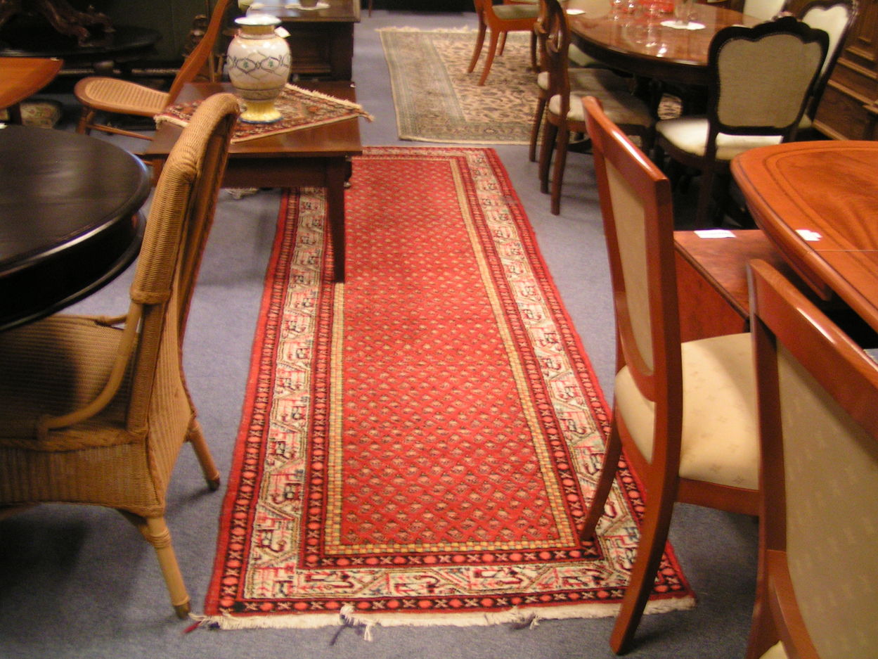Verkocht artikelnr 00424 Perzisch tapijt lange rode loper.
lange perzische rode loper.

B: 1.03 x L: 3.34 meter
Keywords: perzisch tapijt rode loper