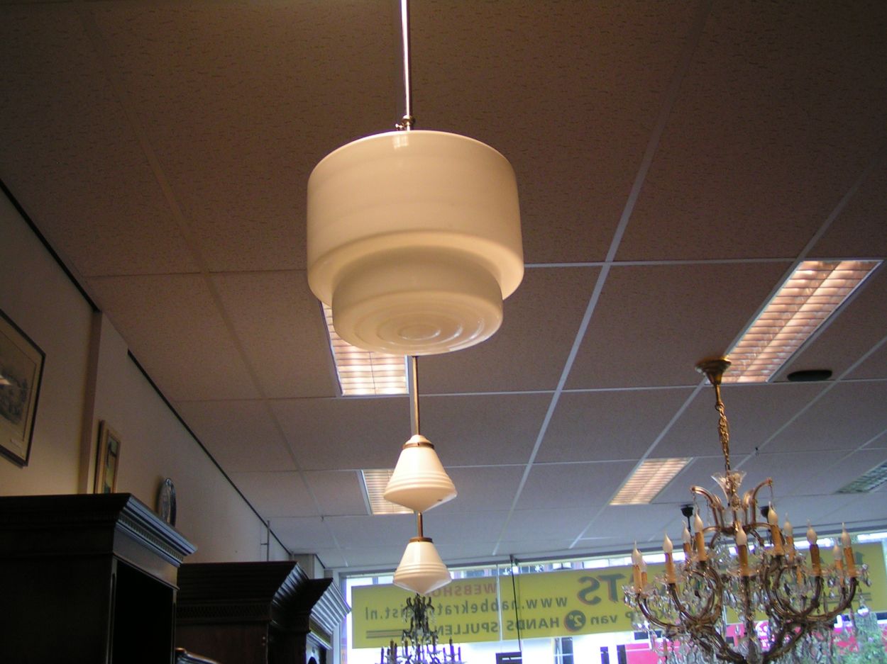  0160070 Witte glazen hanglampen W.H. GISPEN jaren '20  zie omschrijving prijs 159,-
diverse uitvoeringen en verschillende soorten, modellen en maten.


Keywords: Witte glazen hanglampen W.H. GISPEN jaren &#039;20