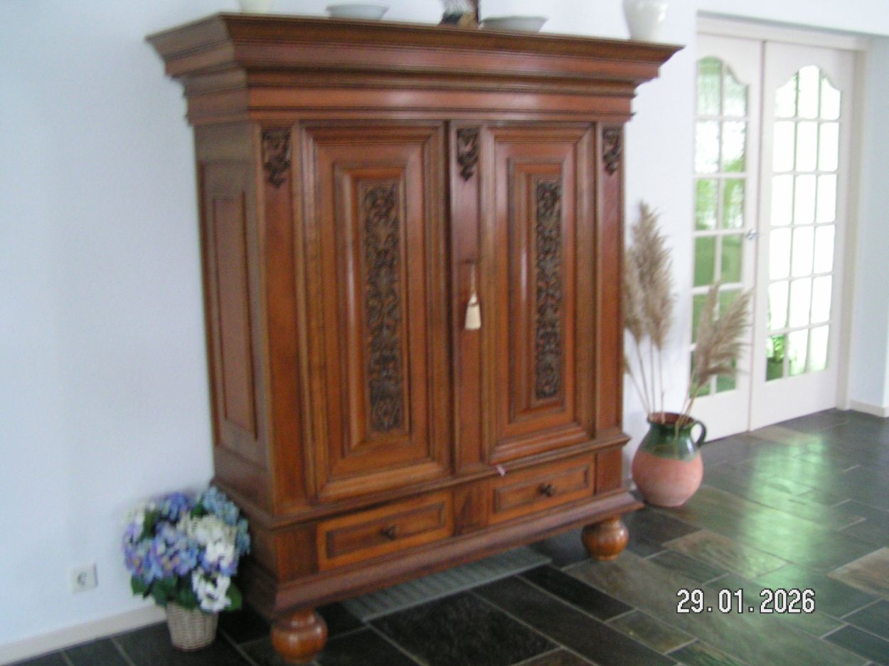 artikelnr. 1602073 Vitage Eiken Kussenkast Jaren 50 - 60 in zeer goede staat prijs € 350,- euro
