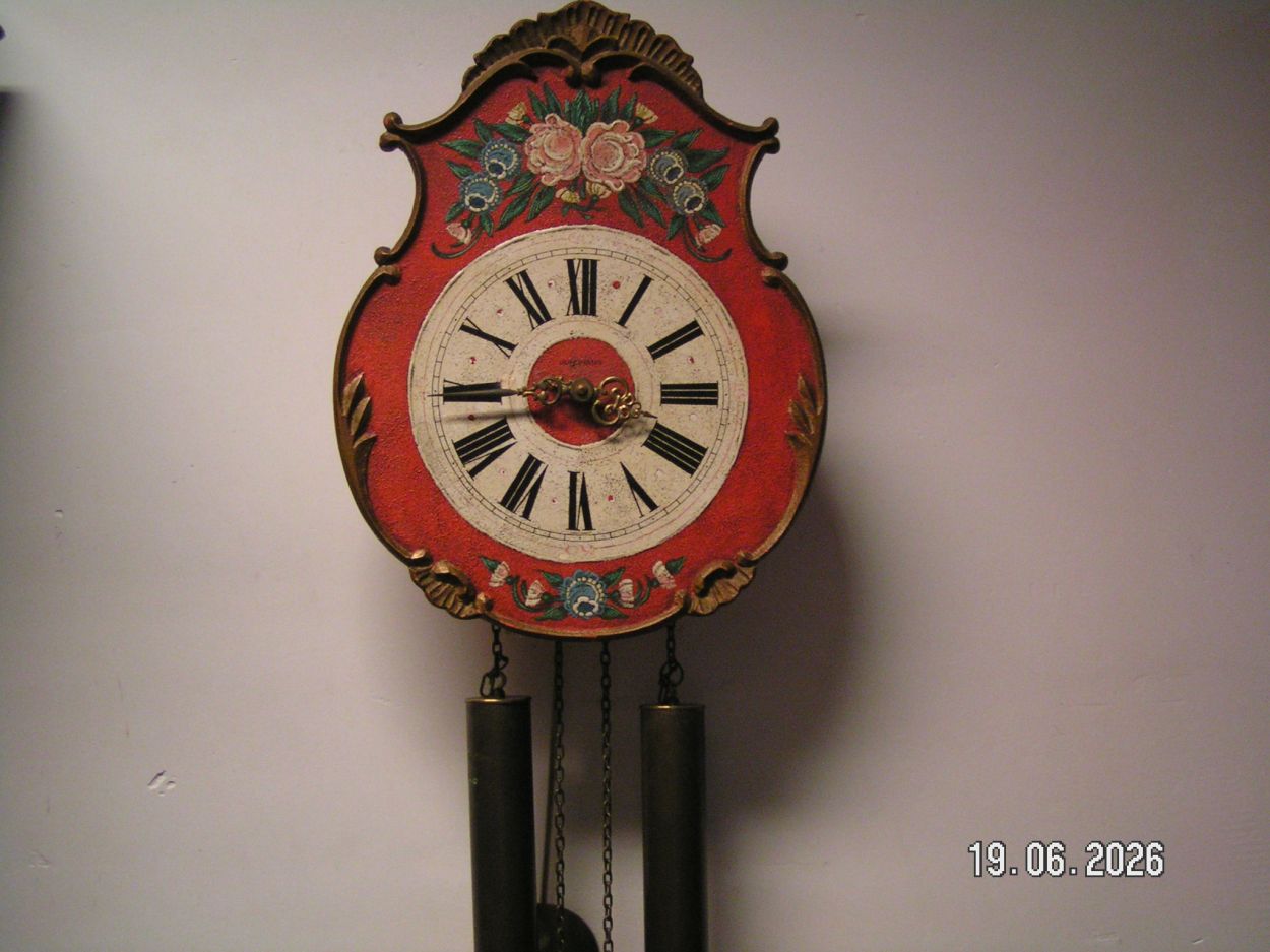 artikelnr. 16020120 Vintage Junghans Handgeschilderd Hangklok in Zeer Goede Staat. prijs €125,- euro
Deze prachtige hangklok heeft onderhout gehad en is helemaal perfect.
