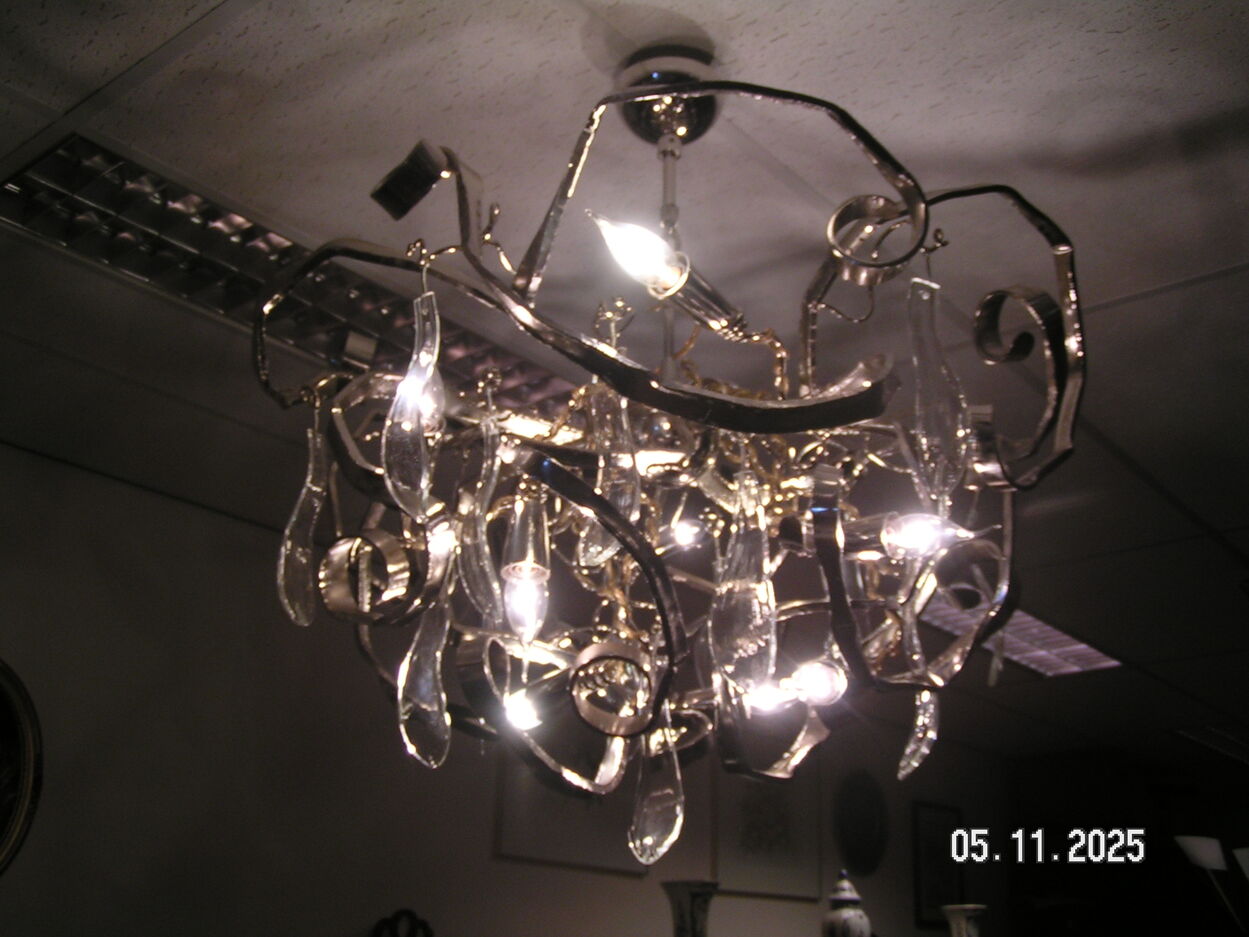 artikelnr. 1602041 DELPHINIUM CHANDELIER William Brand, Annet van Egmond in Nieuwstaat prijs €2250,- euro
