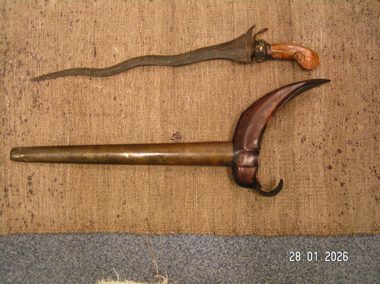 artikelnr. 1602072 Antieke Keris uit Java of Bali, Aziatische Wapens en Cultuur in Goedestaat. prijs € 150,- euro

