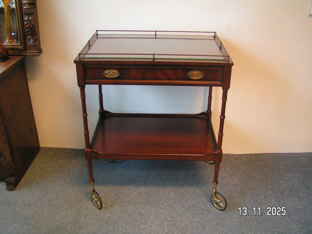 artikelnr. 1602052 HELDENSE EXCLUSIVE Theewagen in Mahonie in Nieuwstaat €449,- euro.
