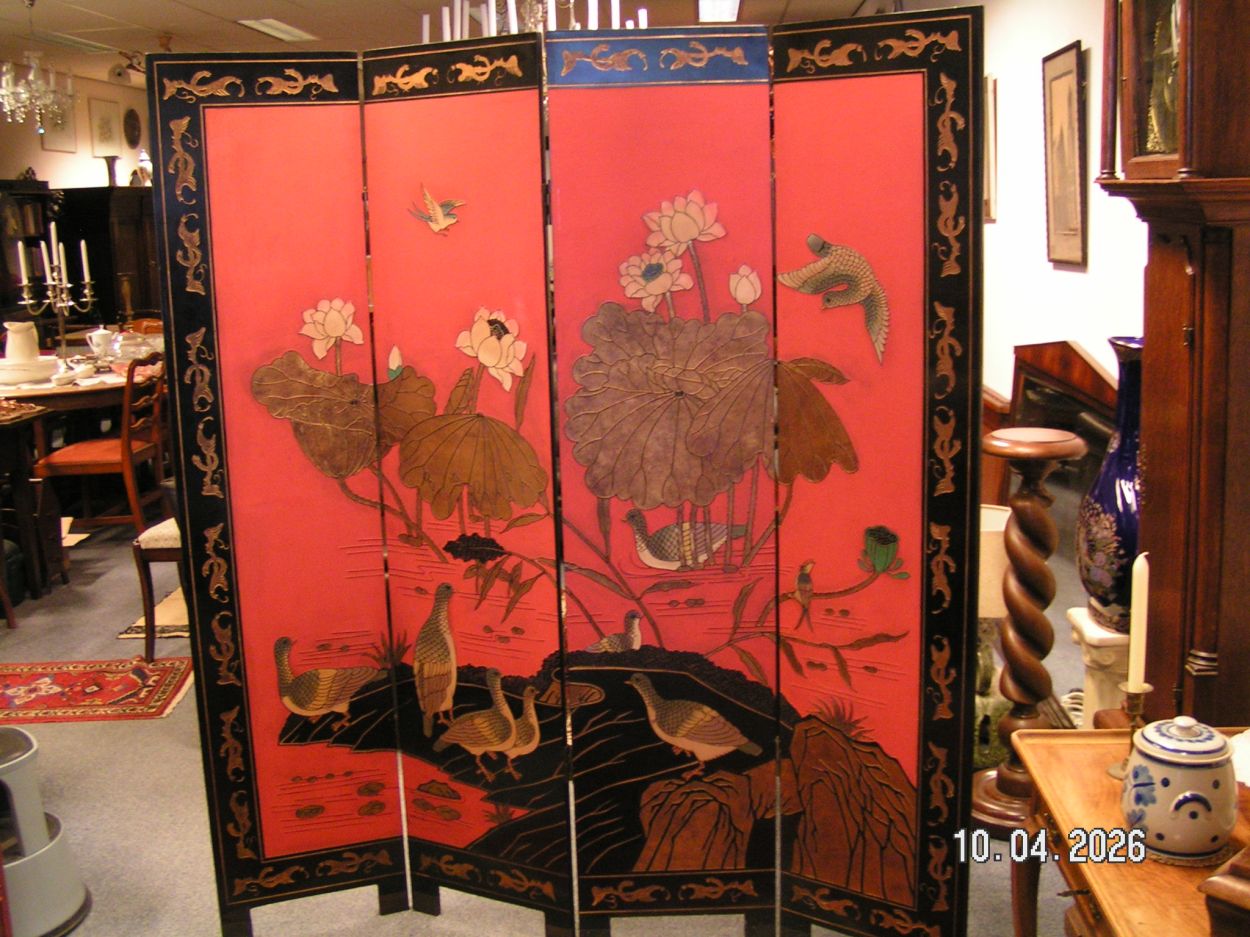 artikelnr. 16020111 Chinees Kamerscherm met Vogels en Lotusmotief in Zeer Goede Staat. prijs €995,- euro
