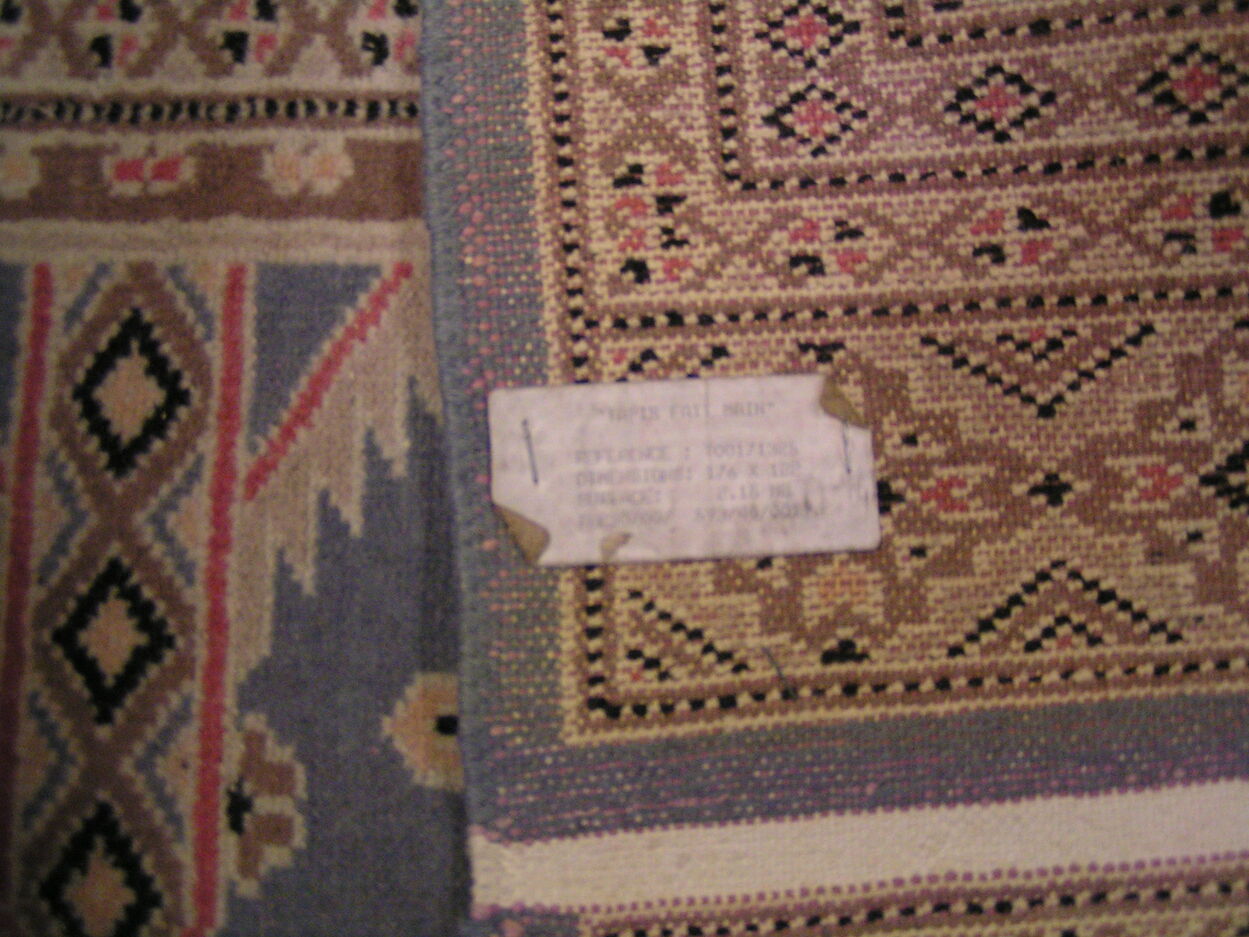 artikelnr. 1602050 Antiek Perzisch Handgeknoopt TAPIS FAIT MAIN Tapijt in zeer goede staat prijs €249,- euro
Afm 190 x 120 cm.
