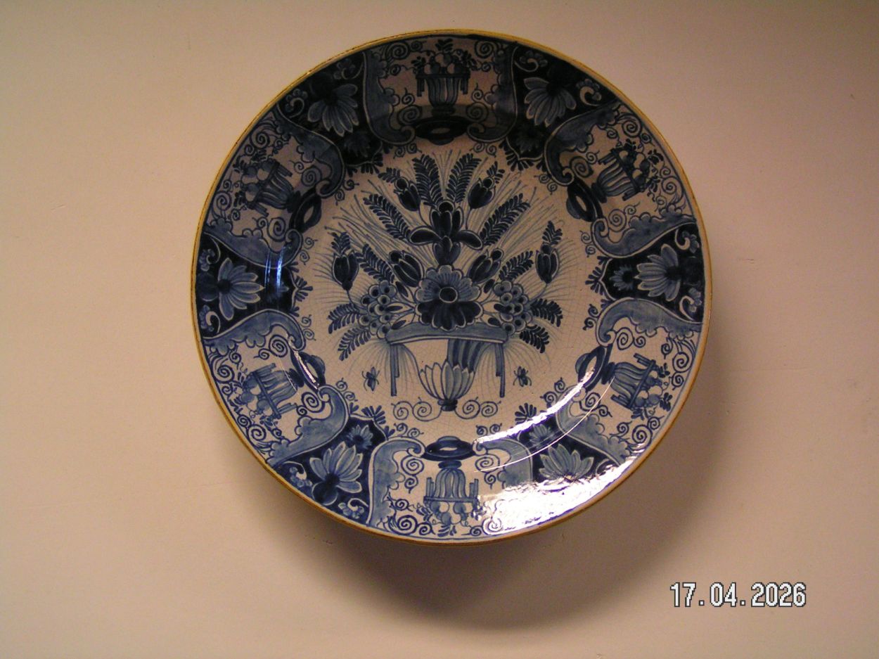 artikelnr. 16020113 Antiek Groot 18e Eeuws Delfs Blauw Bord is Puntgaaf prijs €175,- euro
