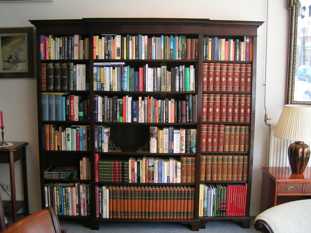 artikelnr. 1600868 Grote Engelse Mahonie Boekenkast Bibliotheek in Nieuwstaat!
Regency Stijl Planken Verstelbaar Afm H 2 m B 2.12 D 40 cm
