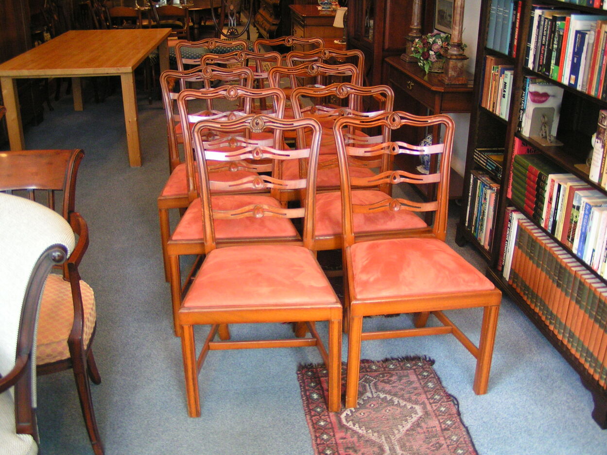 artikelnr 1602930 10 Stoelen van Taxus van de Heldense Exclusive in Nieuwstaat! prijs €1250,- euro
