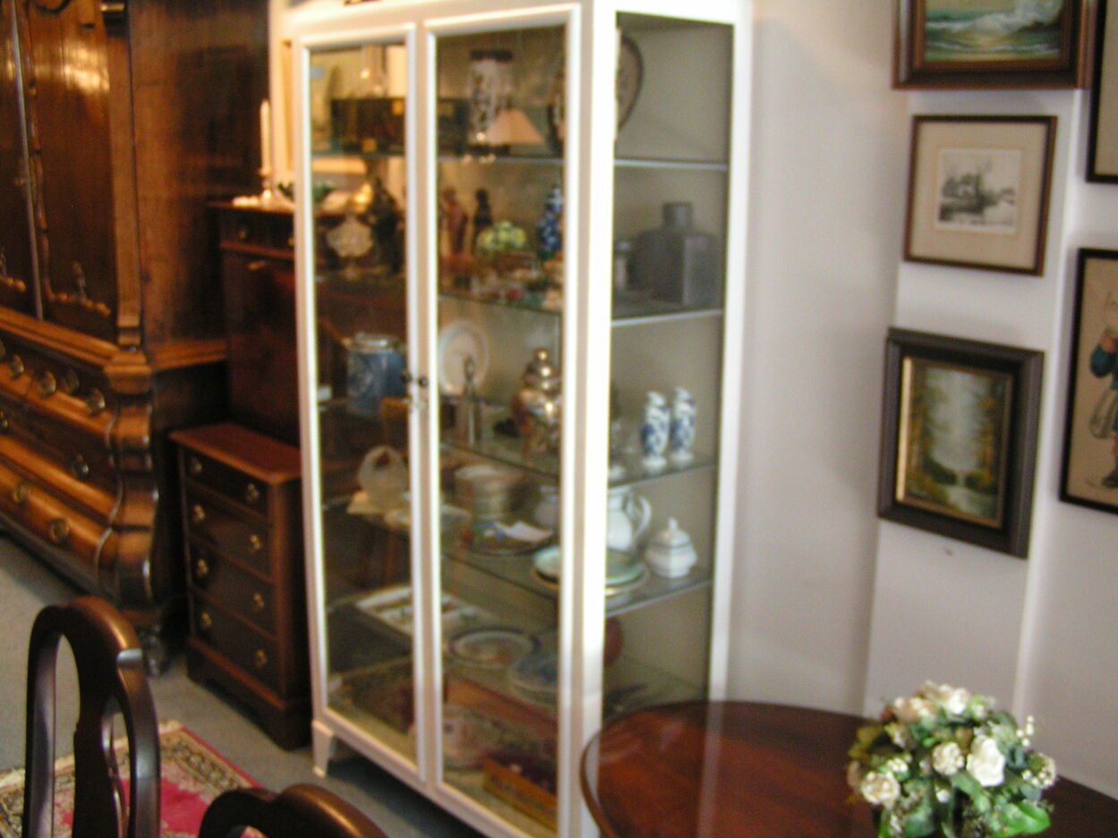 artikelnr 1602028 Vitage Apothekerskast/ Medicijnkast in zeer goede staat jaren 60 - 70 prijs €1450,- euro
Medicijnkast/Apothekerskast H 1.85 D 40 B 1 Meter
