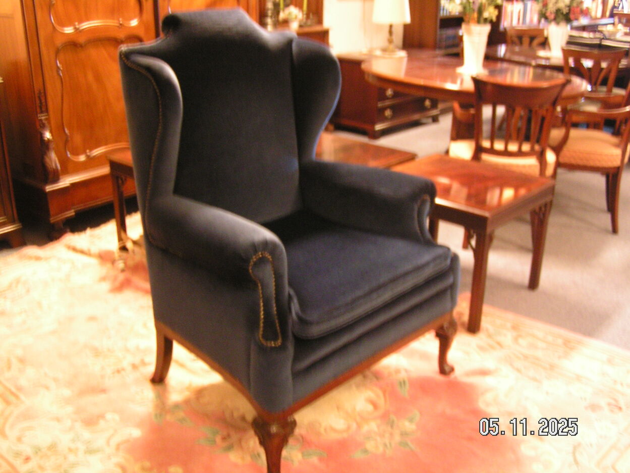 artikelnr. 1602043 Hollywood Regence Blue Vevet Wingback Club Armcher Nieustaat! prijs €1995,- euro
